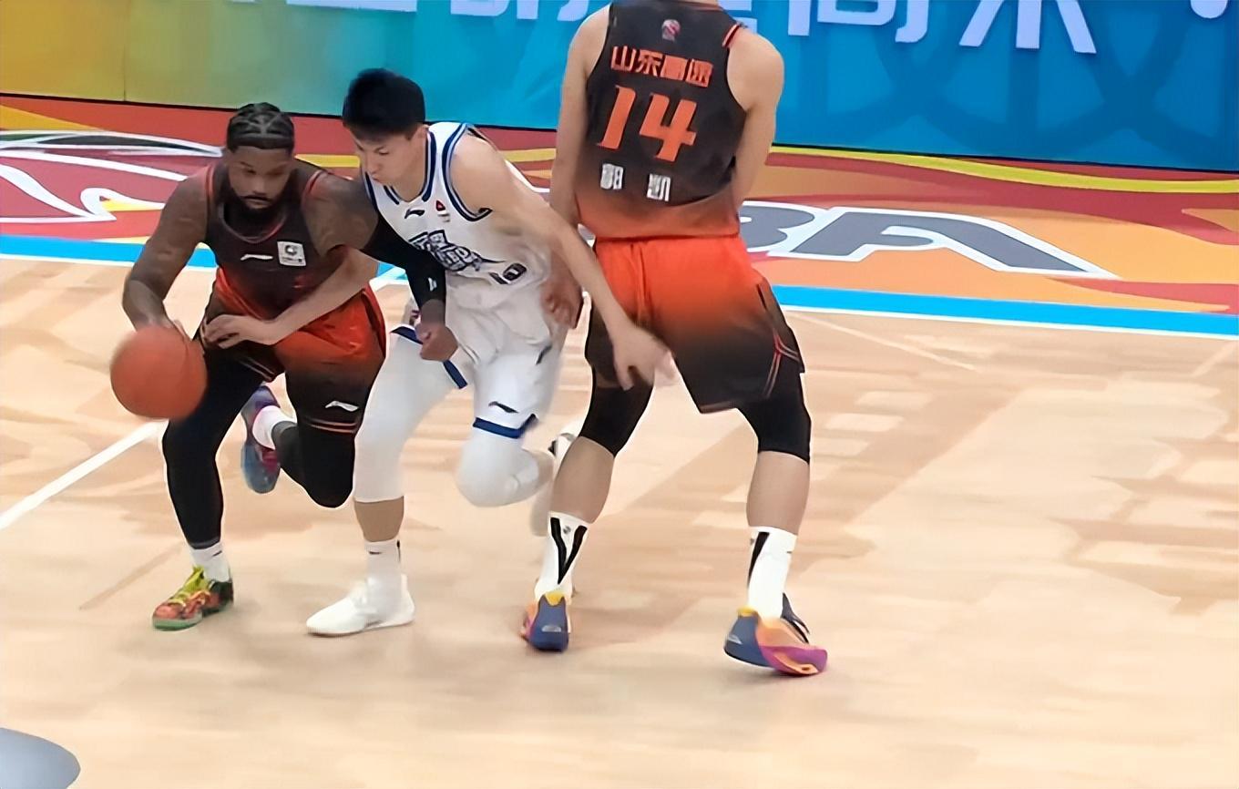 九游体育互动-8连胜+12连杀！山东三外援合砍72分，鲍威尔回暖成最大惊喜